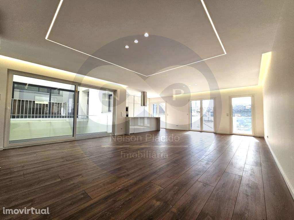 Moradia em banda T4 com Piscina Aquecida - Caneças, Odivelas, a 15 ... - Grande imagem: 3/25