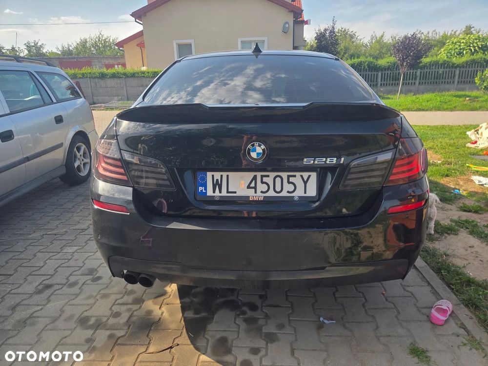 BMW Seria 5 528i - 4