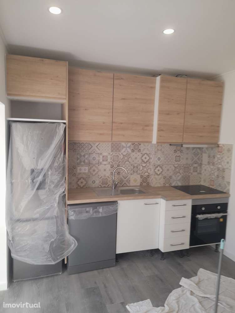 Apartamento T2 com varanda na Baixa da Banheira - Grande imagem: 3/23