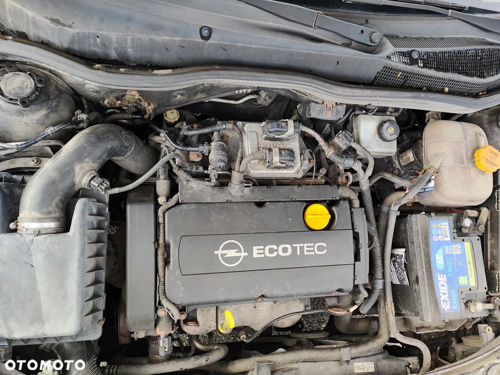 Opel Astra III GTC 1.6 Cosmo - 12