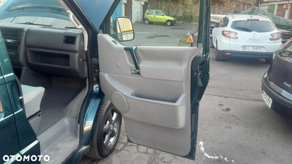Volkswagen Multivan - 34