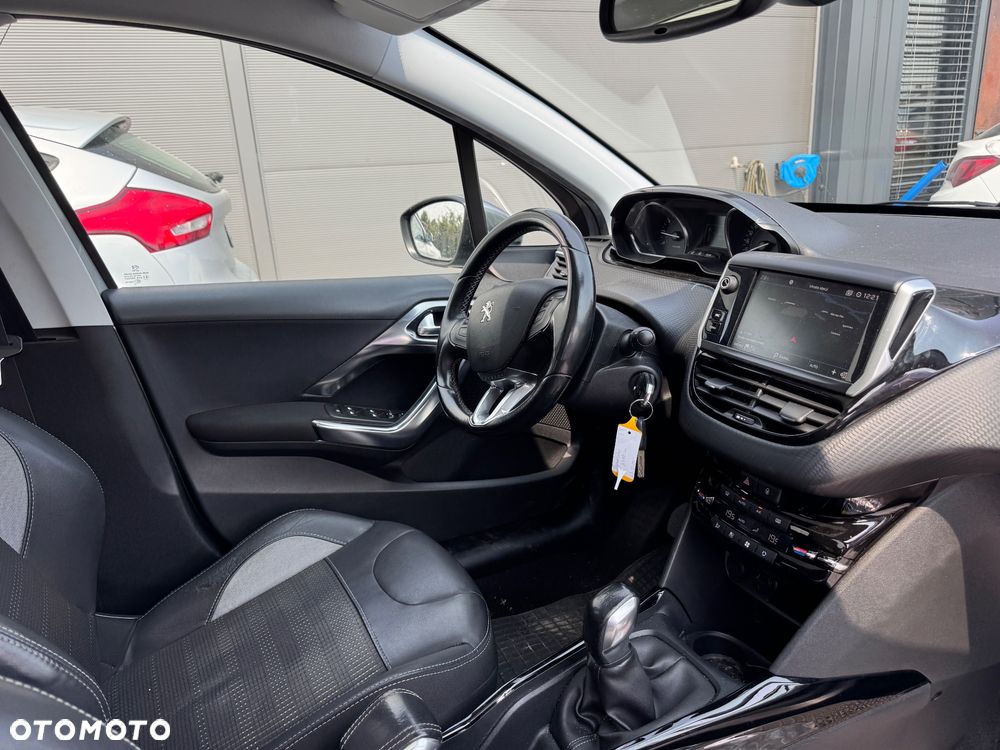 Peugeot 2008 1.2 Pure Tech Allure S&S - 15