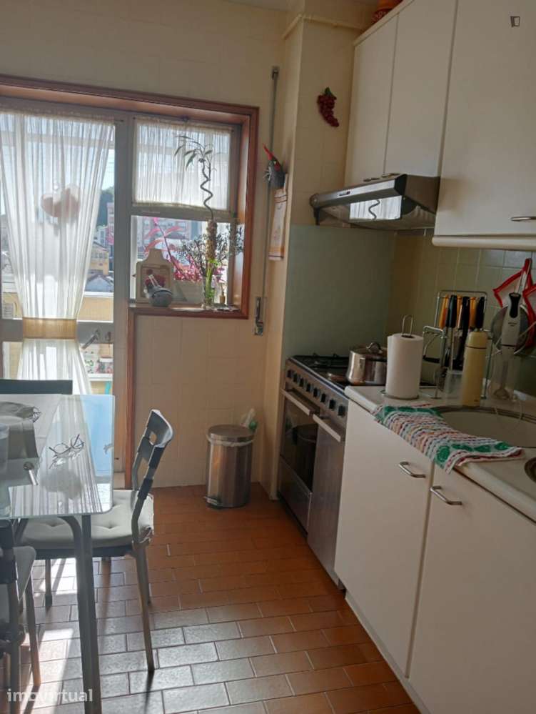 Quarto - localizado em Mafamude Porto - Grande imagem: 4/10