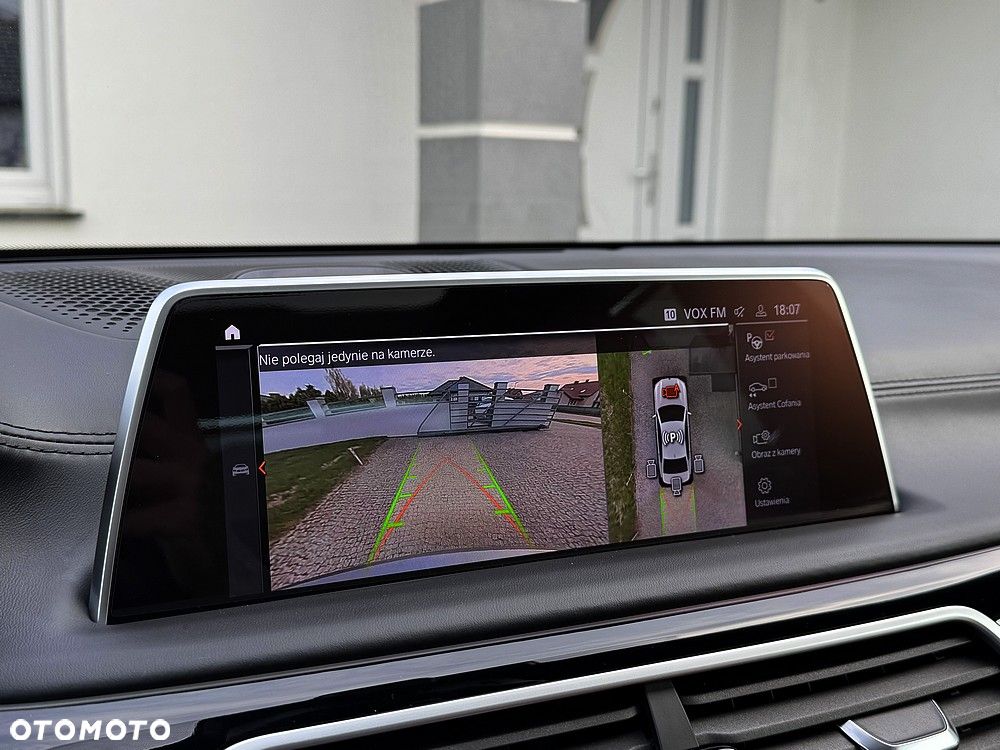 BMW Seria 7 750Ld xDrive sport - 32