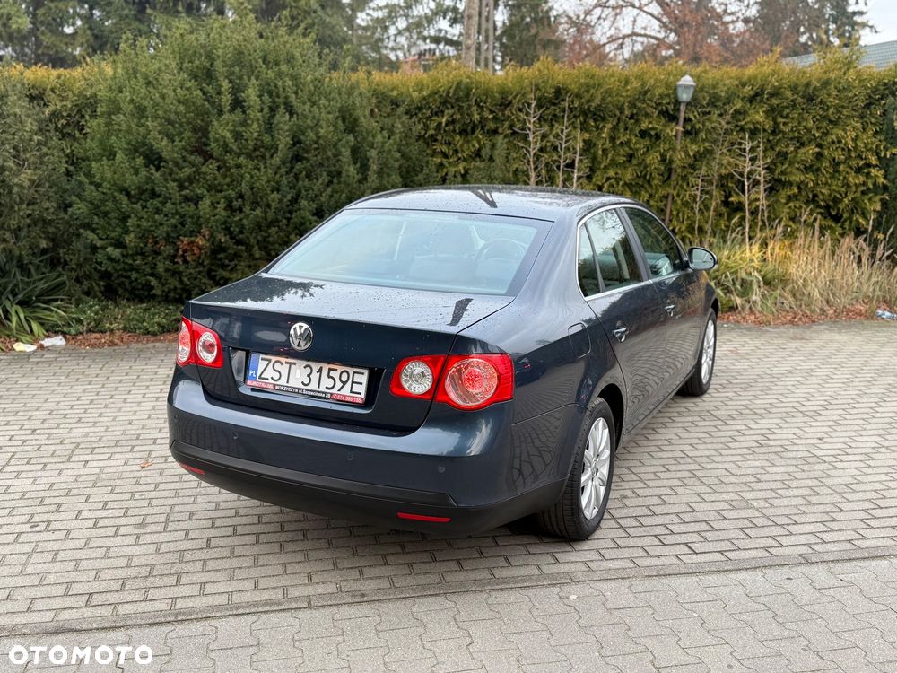 Volkswagen Jetta 1.6 Comfortline - 4