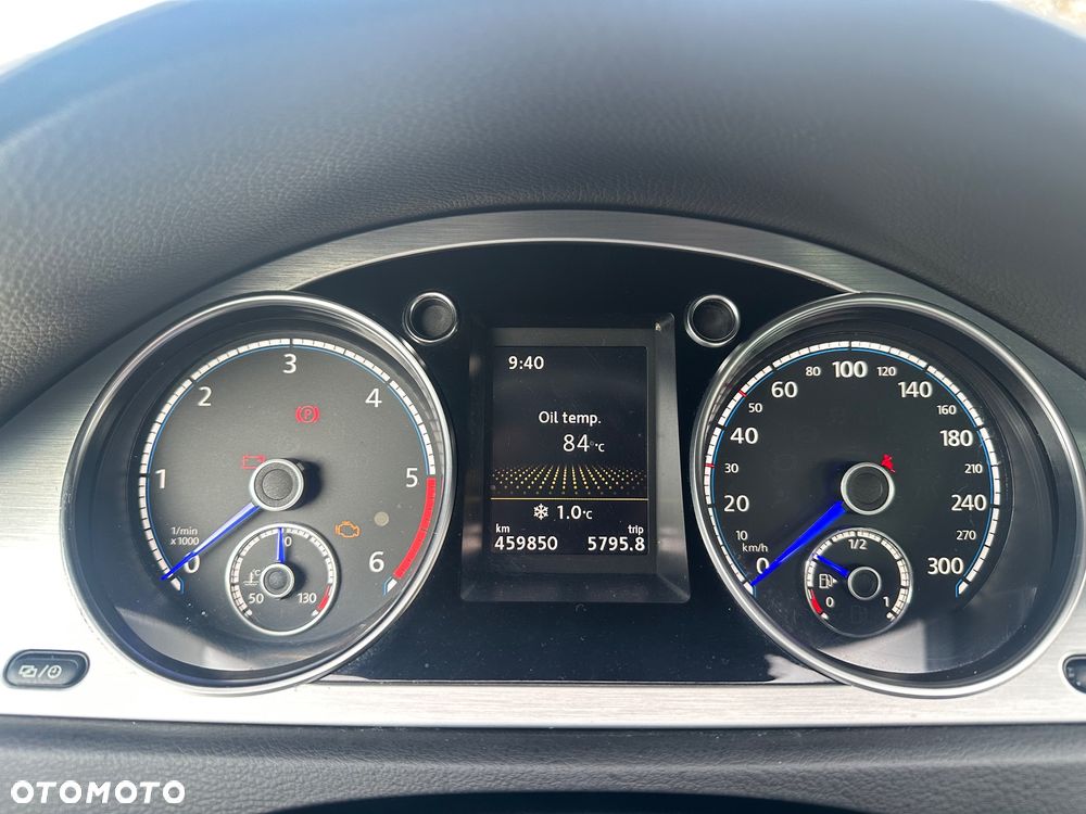 Volkswagen Passat 2.0 TDI Highline - 26