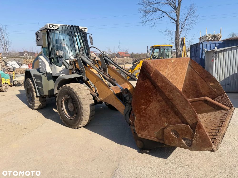Liebherr L528 - 2