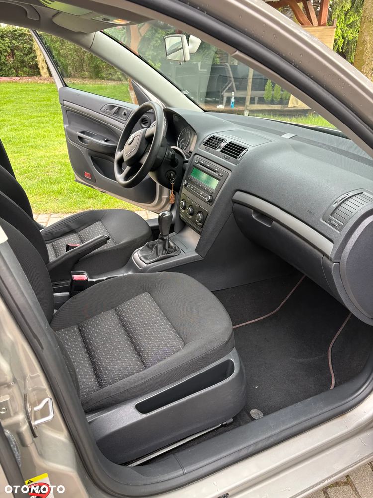 Skoda Octavia 1.6 Combi - 10