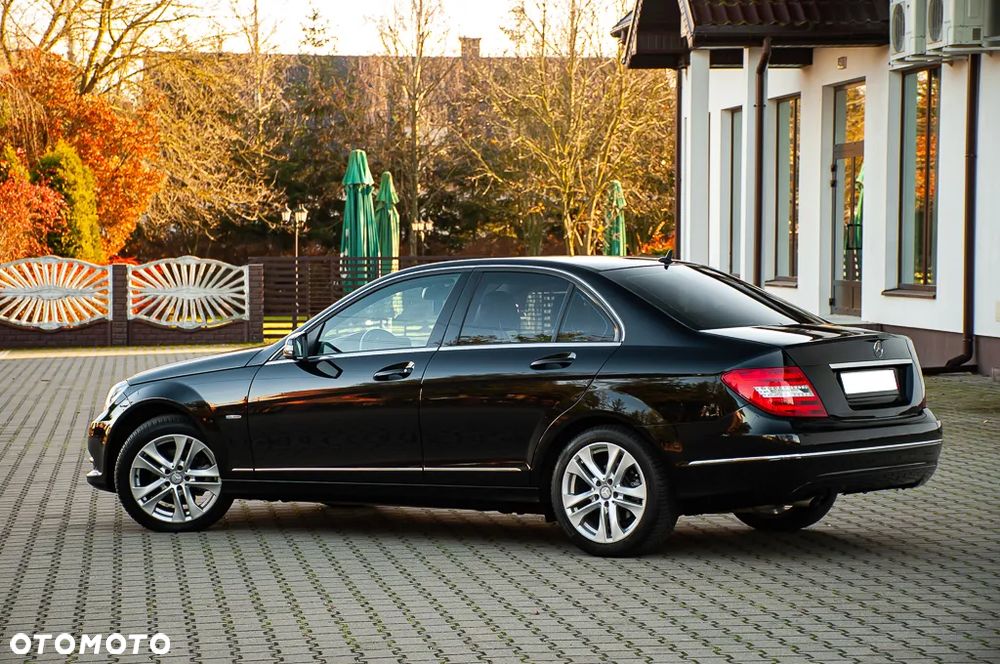 Mercedes-Benz Klasa C 180 T BlueEFFICIENCY Avantgarde - 16