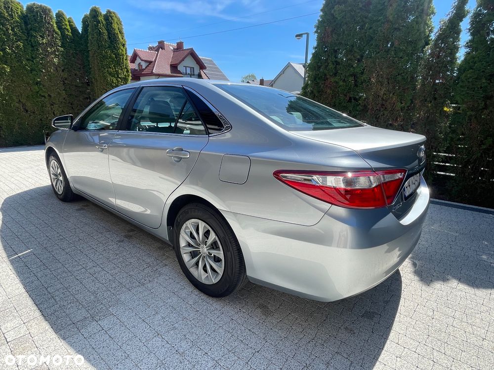 Toyota Camry - 5