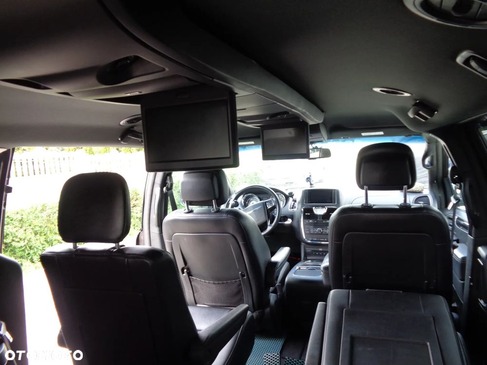 Chrysler Town & Country 3.6 Limited - 16