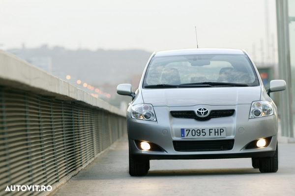 Dezmembrez Toyota Auris 2007 1.4 - 2.0 diesel