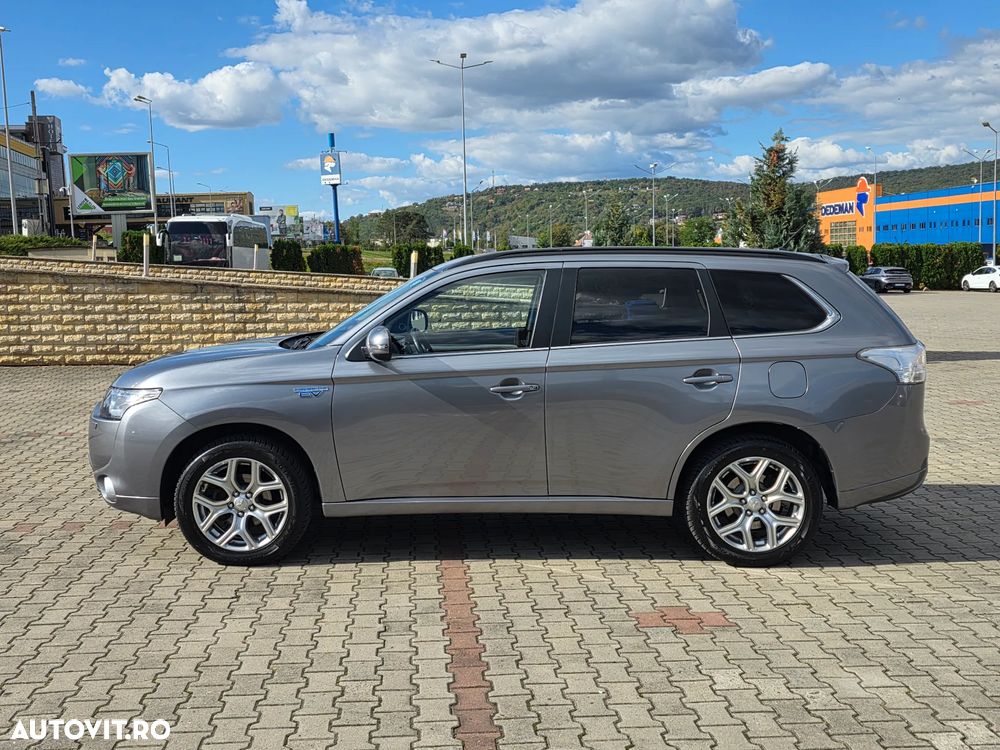 Mitsubishi Outlander 2.0 4WD Plug-In Hybrid Top - 31