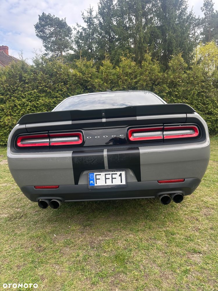 Dodge Challenger - 9
