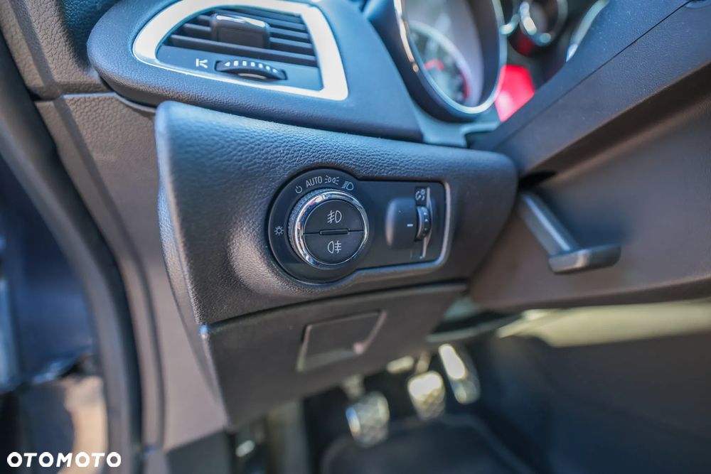 Opel Astra 1.6 T Cosmo - 13