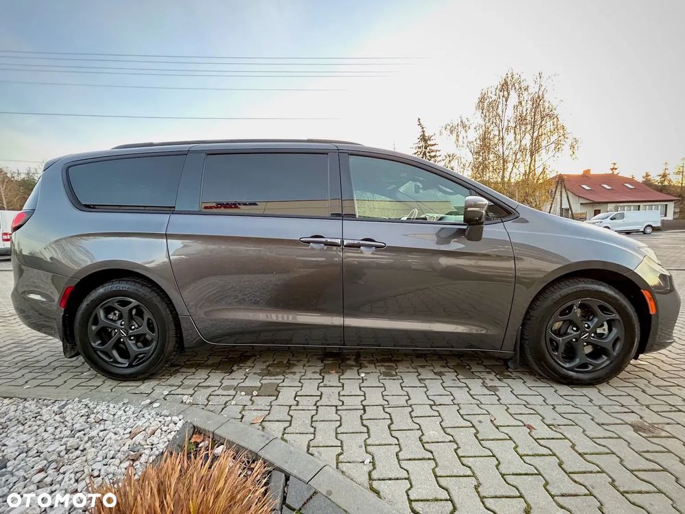 Chrysler Pacifica - 11