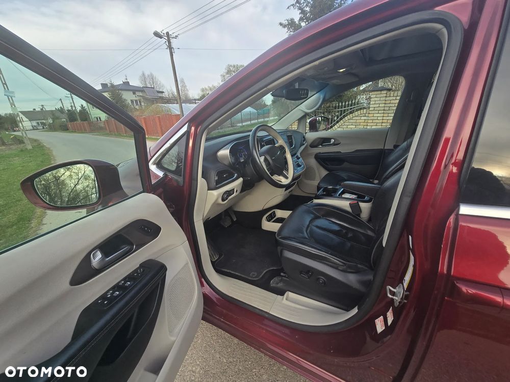 Chrysler Pacifica - 28