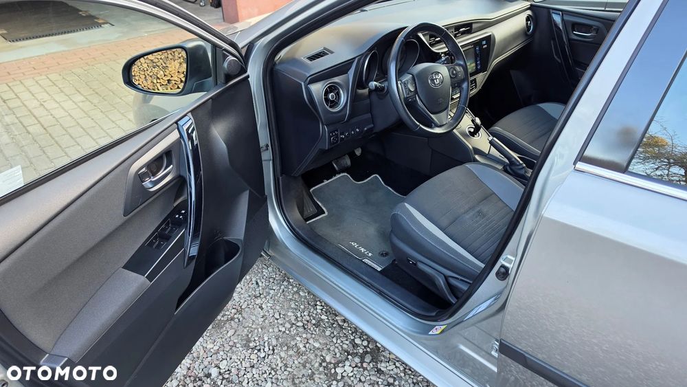 Toyota Auris Hybrid 135 Premium - 11