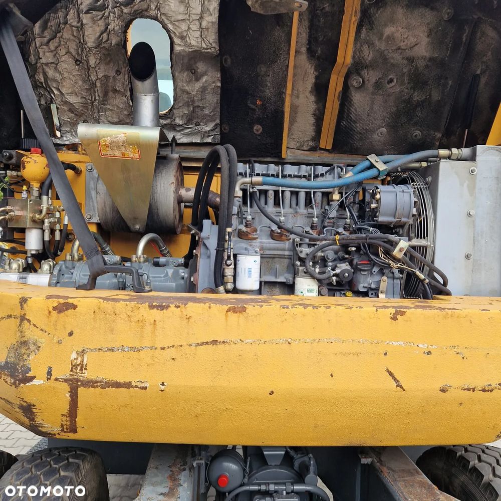 Koparka kołowa pali i jeździ - 2