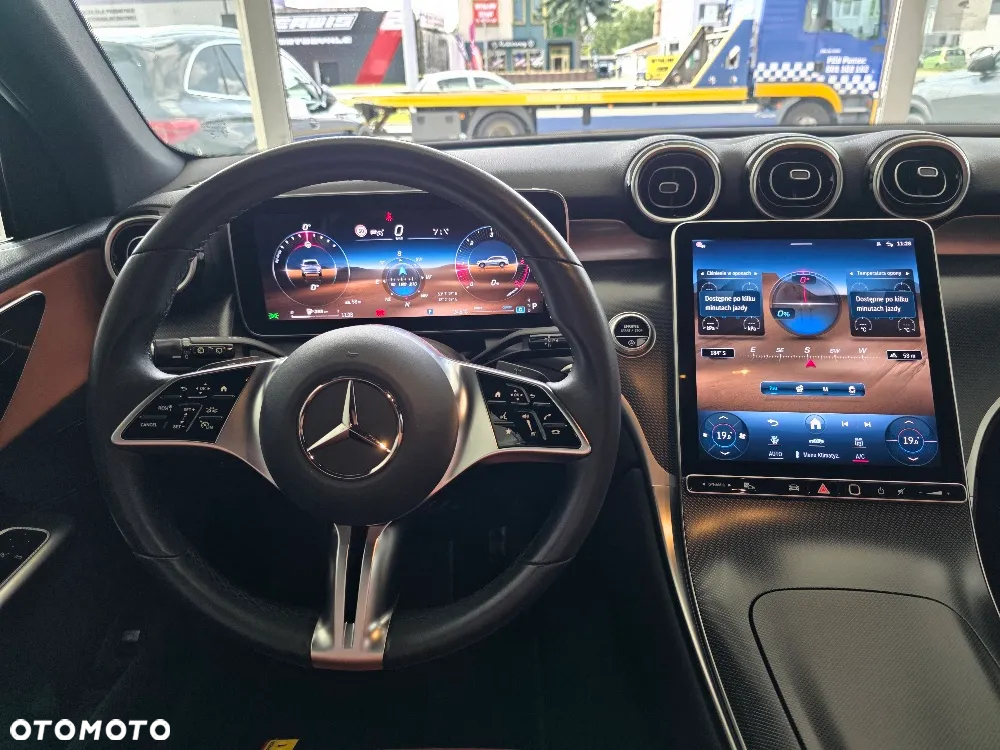 Mercedes-Benz GLC - 12