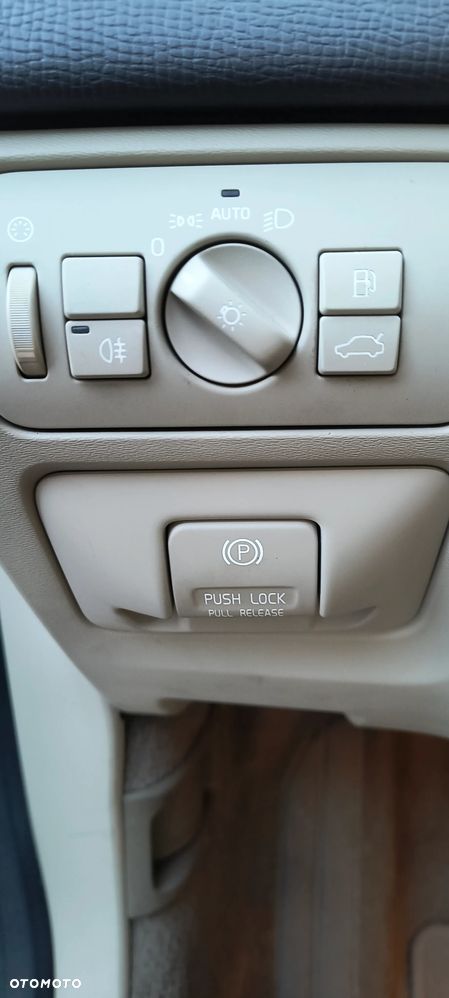 Volvo XC 60 T6 AWD Momentum - 29