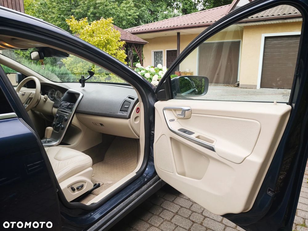 Volvo XC 60 T6 AWD Momentum - 12