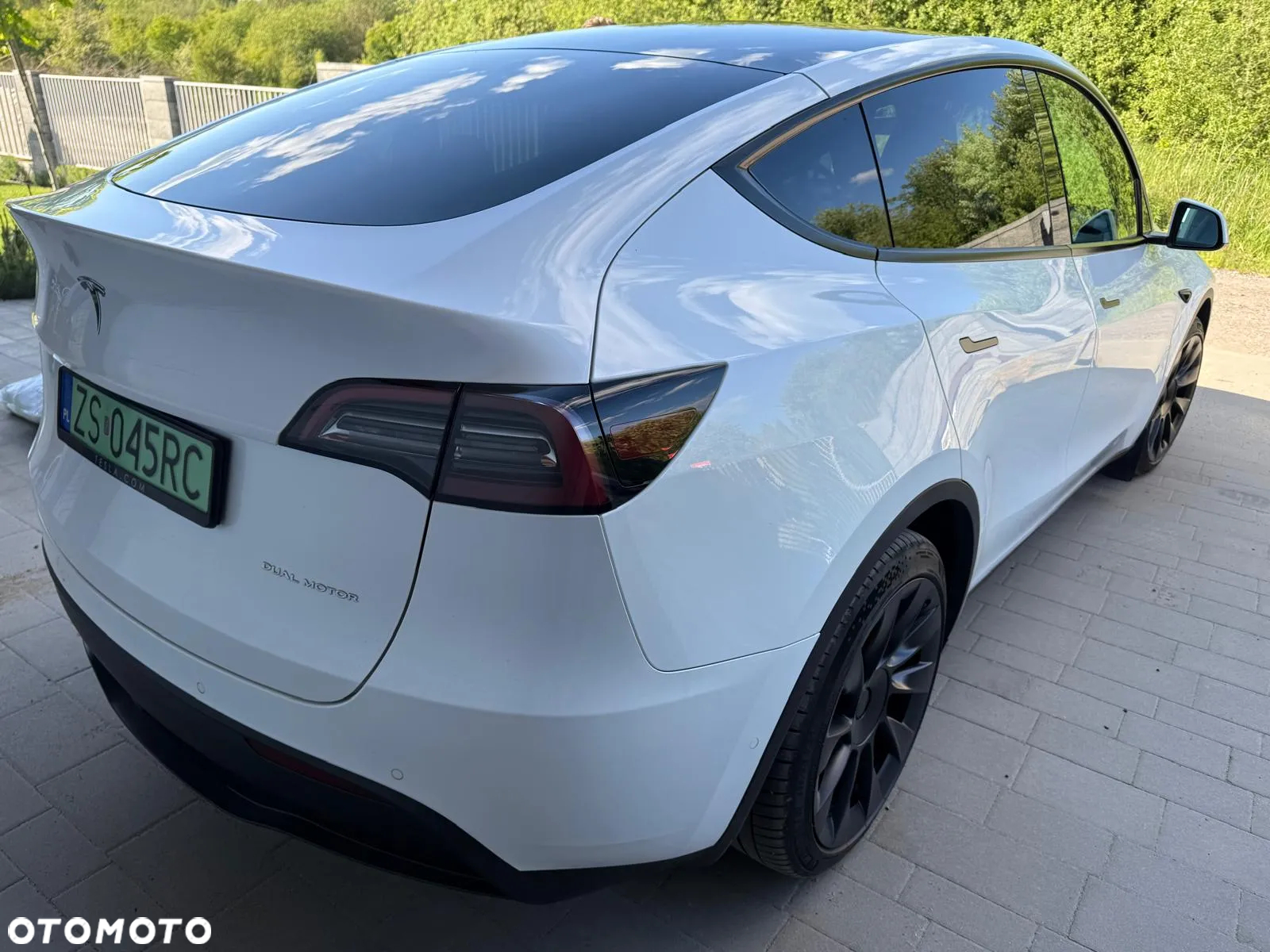 Tesla Y Long Range AWD - 24