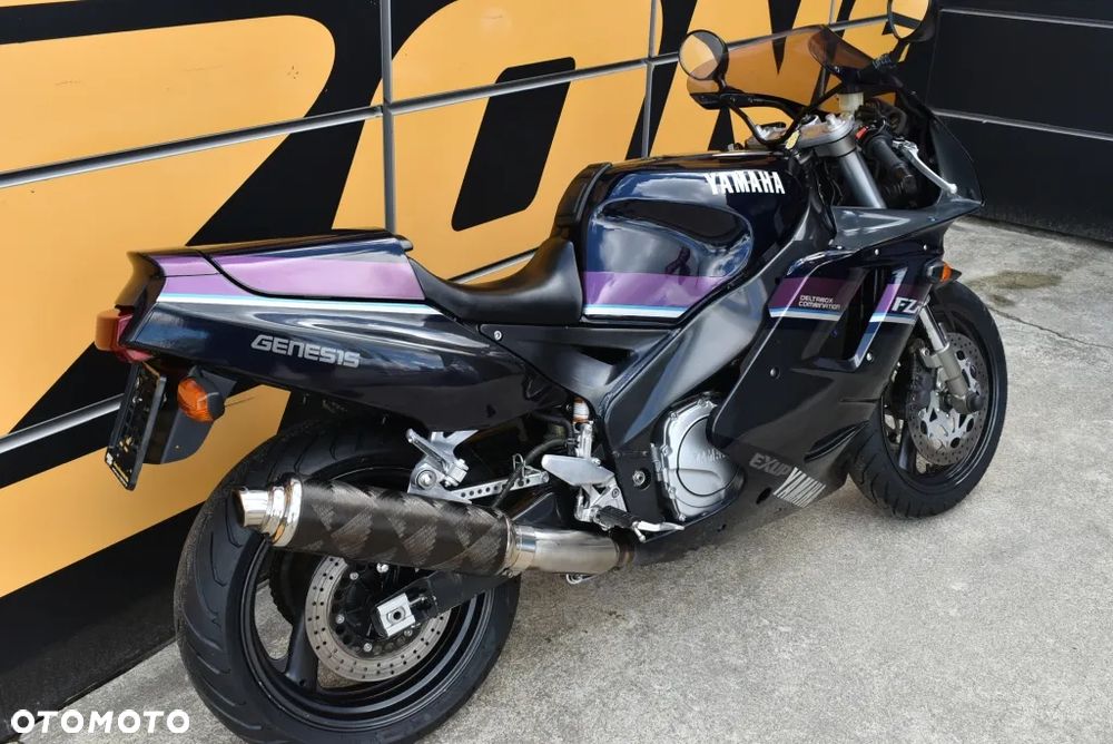 Yamaha FZR - 4