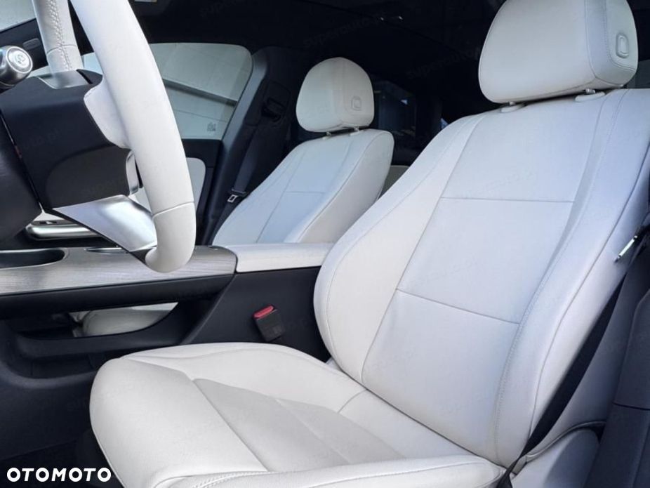 Mercedes-Benz CLA - 8