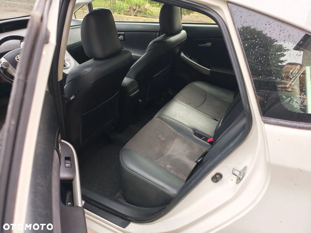 Toyota Prius 1.8 HSD Prestige - 9