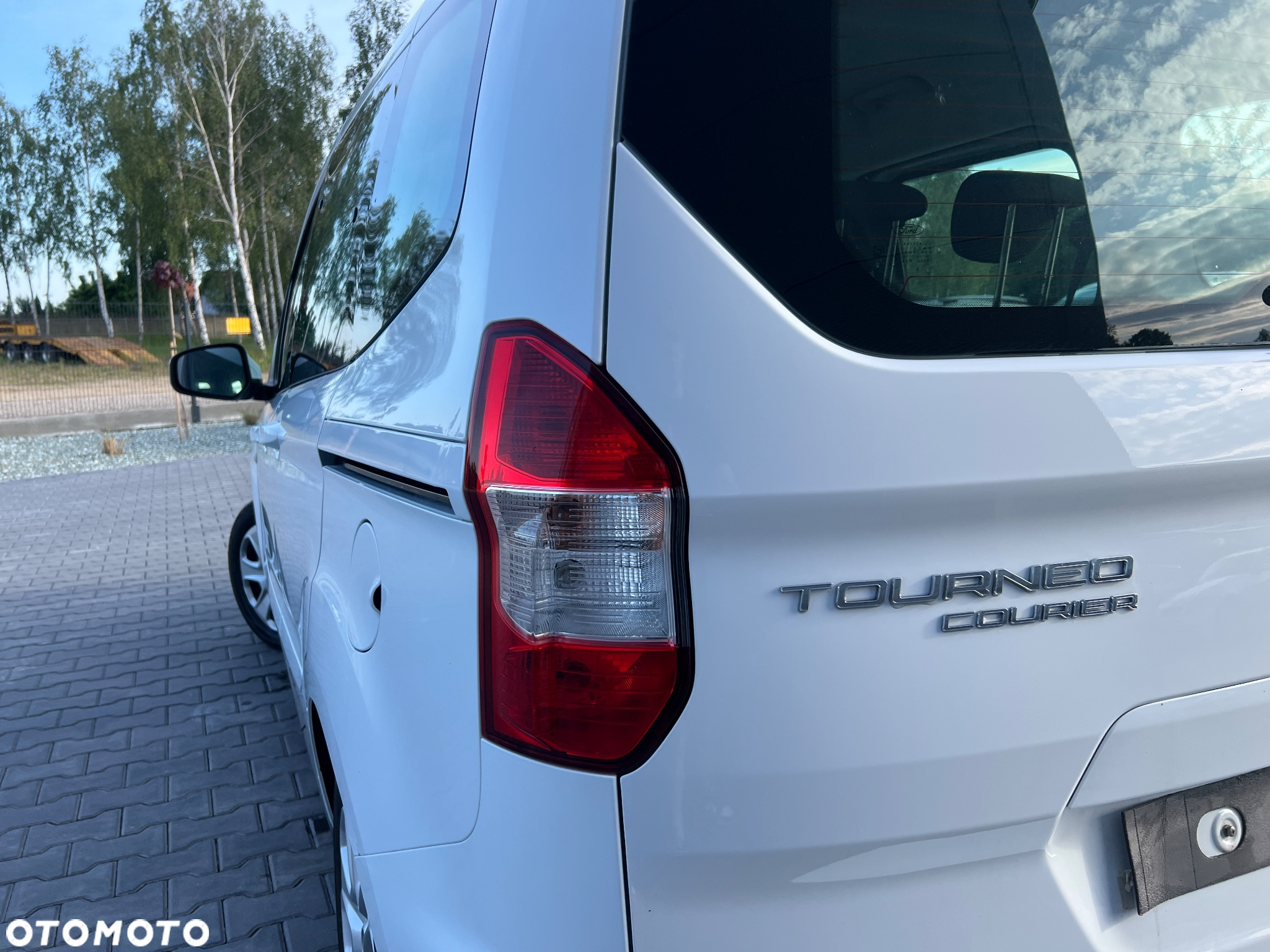 Ford Tourneo Courier 1.0 EcoBoost Trend - 12