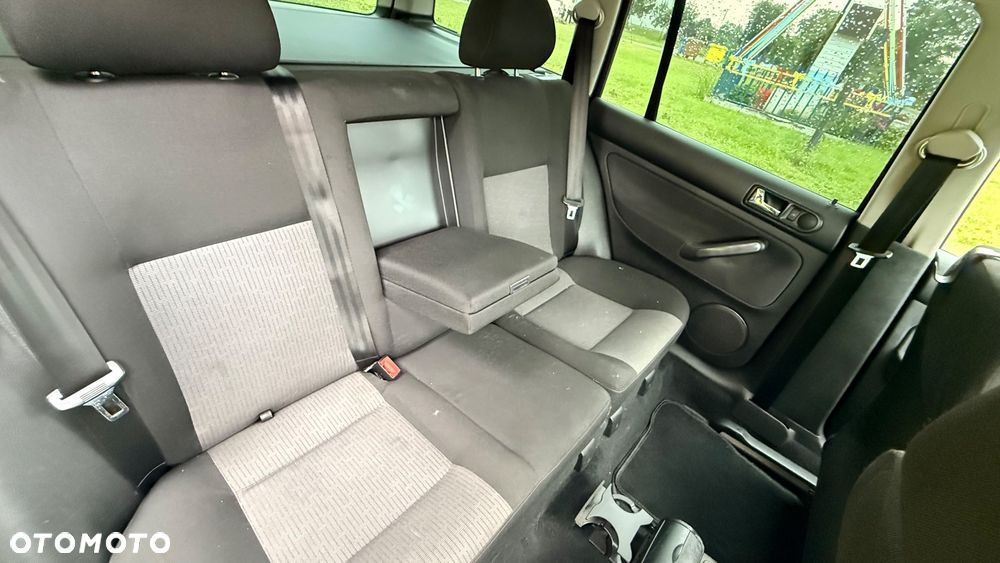 Volkswagen Golf - 6