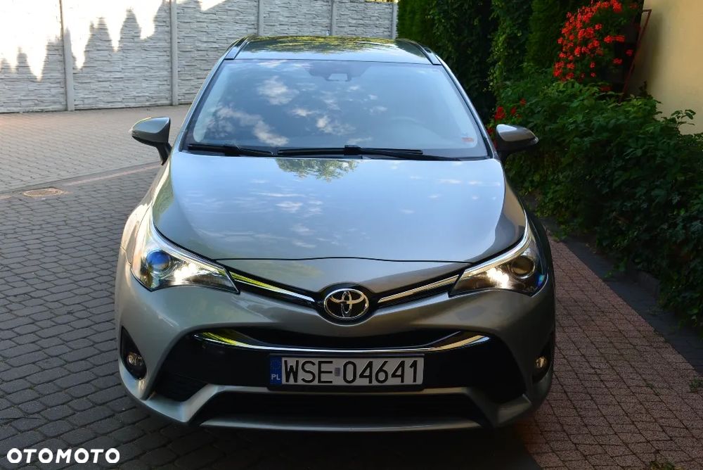 Toyota Avensis 1.8 Premium - 15