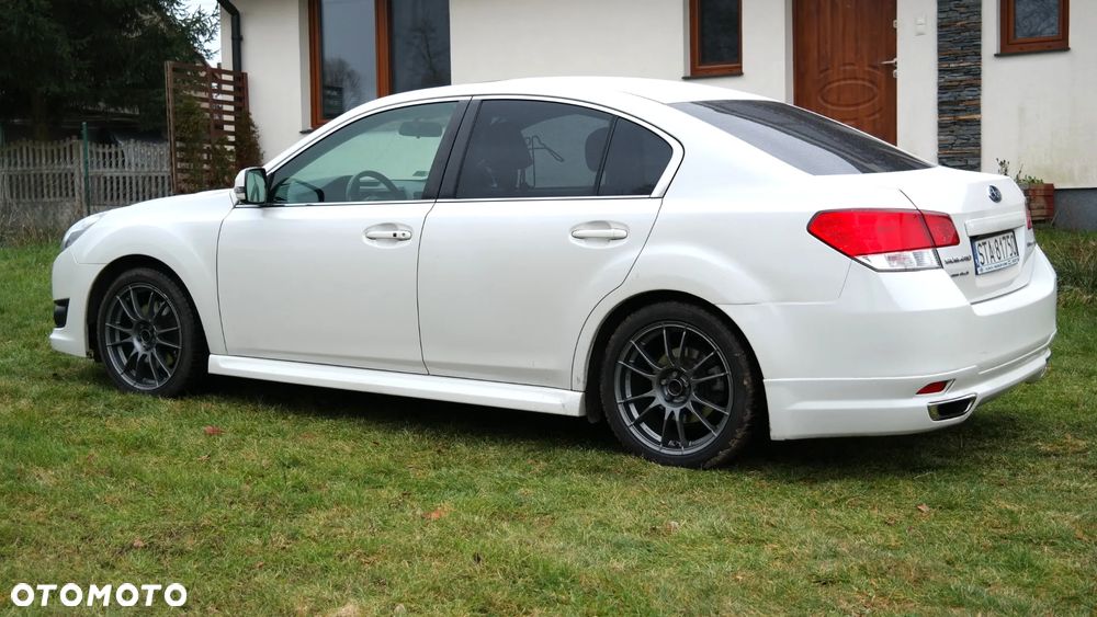 Subaru Legacy 2.5i GT - 35