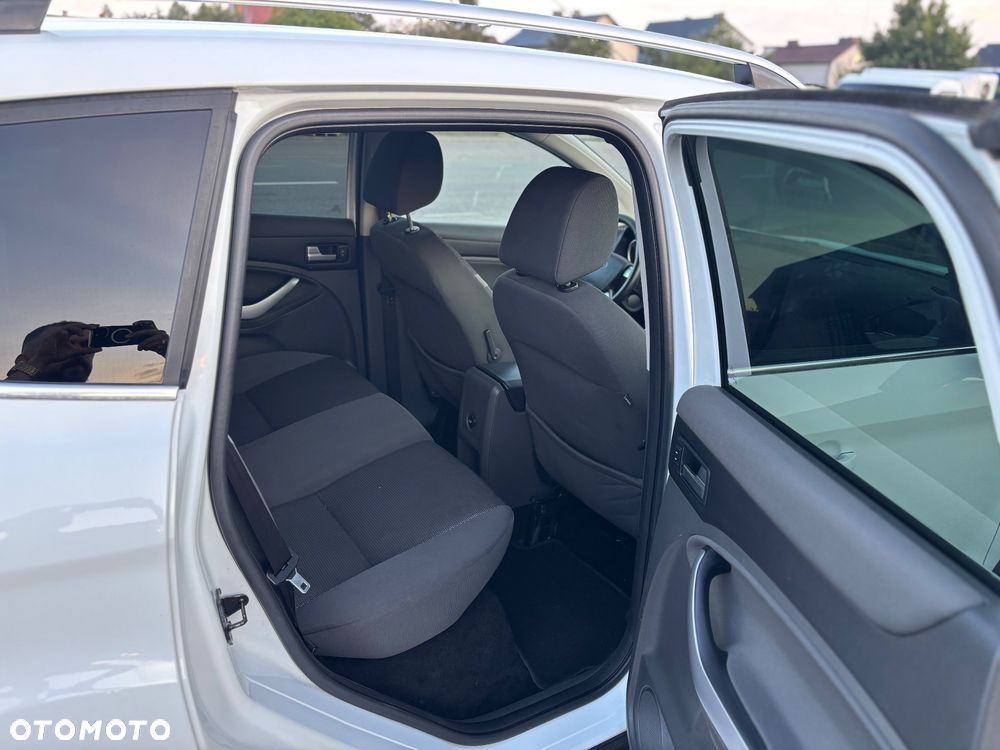Ford Kuga - 12