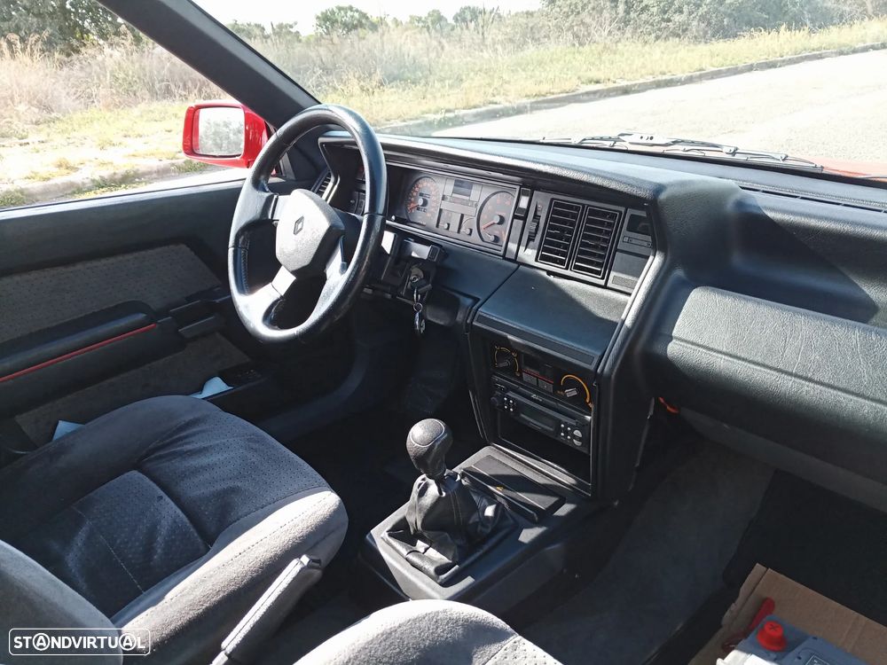 Renault 21 2.0 Turbo Quadra - 9