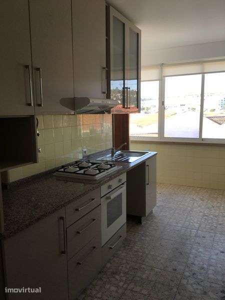 Alugo T3 - Centro de Alcobaça - Grande imagem: 2/12