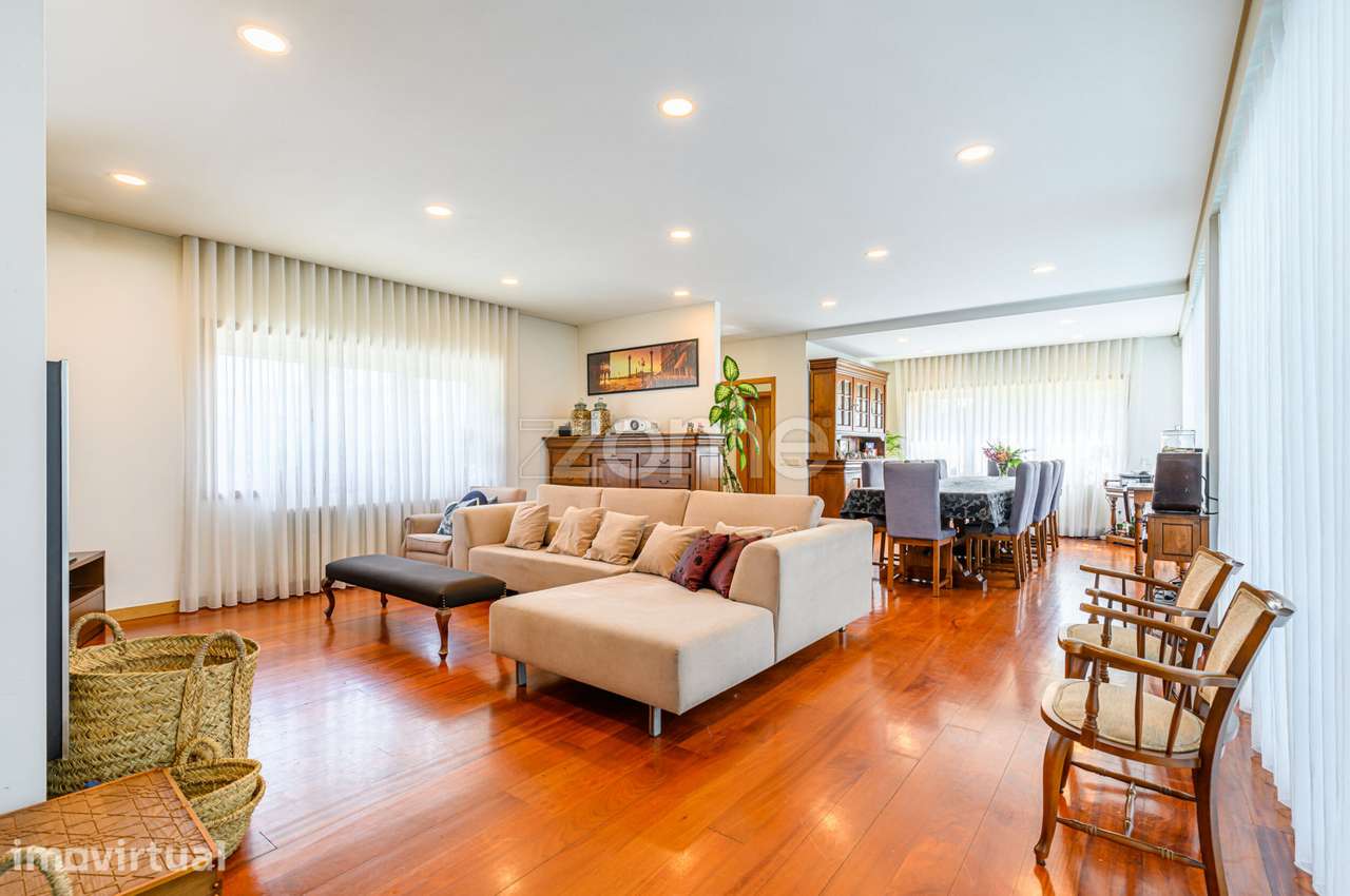 Moradia 6 Quartos (4 suites) com piscina aquecida, jardim e garagem - Grande imagem: 5/60