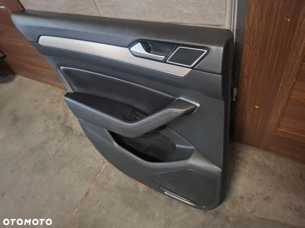 Boczek drzwi lewy tył tylny skóra Volkswagen Passat kombi B8 2019 rok europa - 2