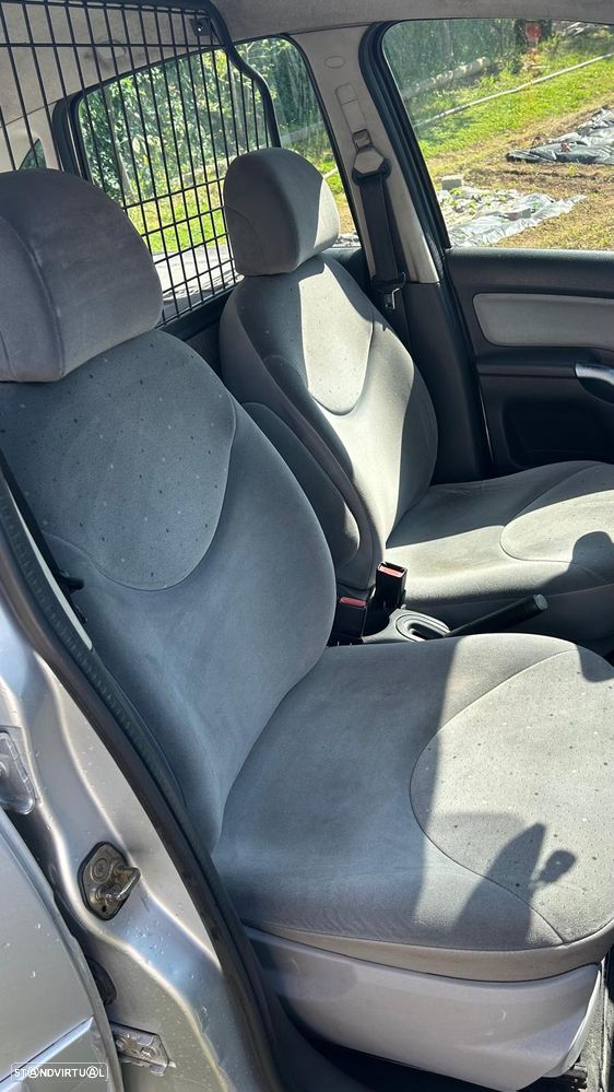 Citroën C3 1.4 HDi SX + - 9