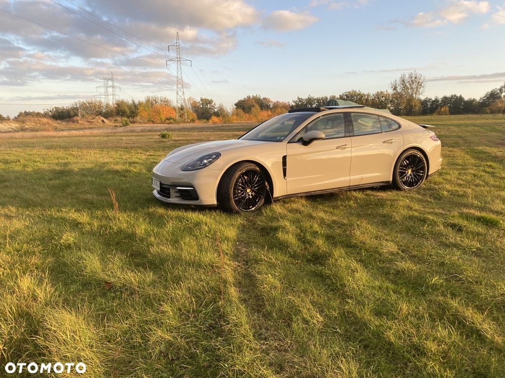 Porsche Panamera 4 - 8