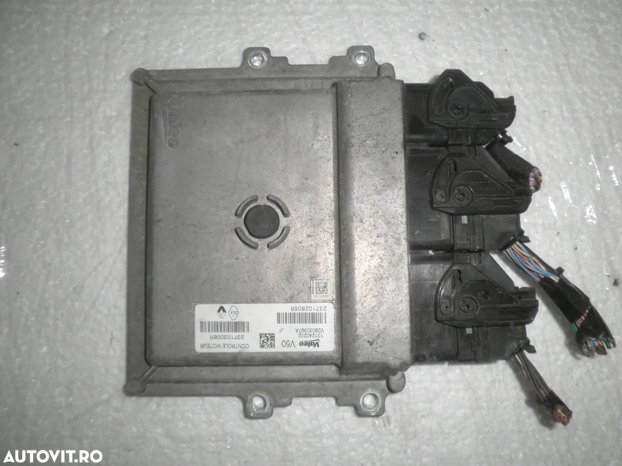 ECU / calculator motor Dacia Sandero 2 2013 0.9 TCE 237103008R - 1