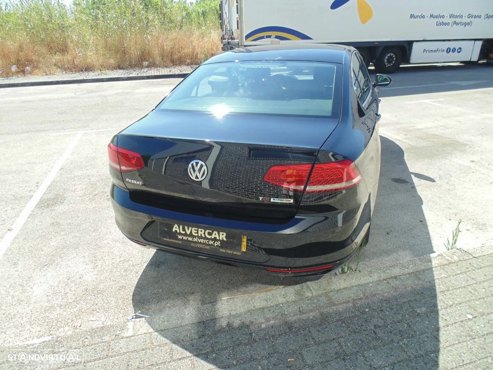 VW Passat 1.6 TDI Highline - 10