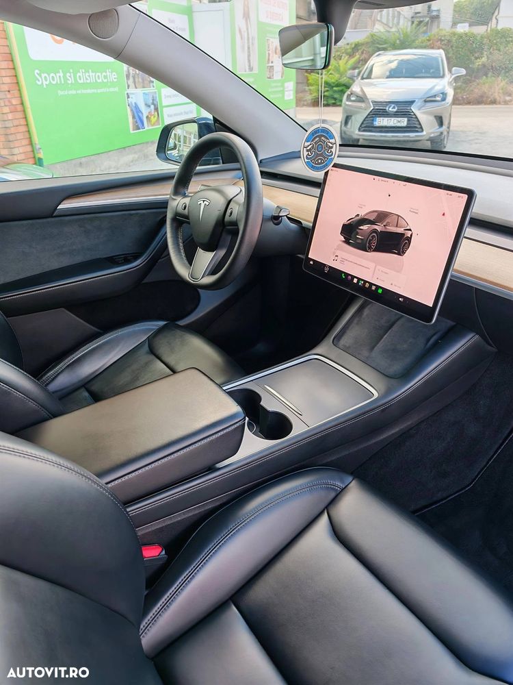 Tesla Model Y Performance Dual Motor AWD - 6
