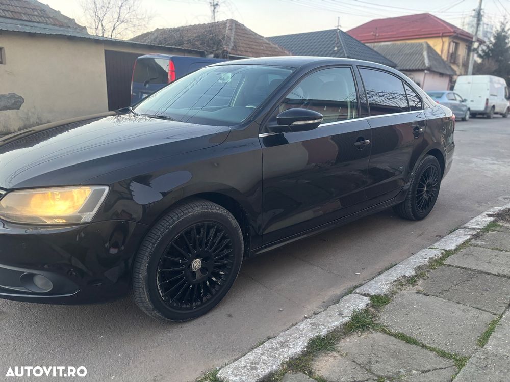 Volkswagen Jetta 2.0 TDI DSG Comfortline - 3