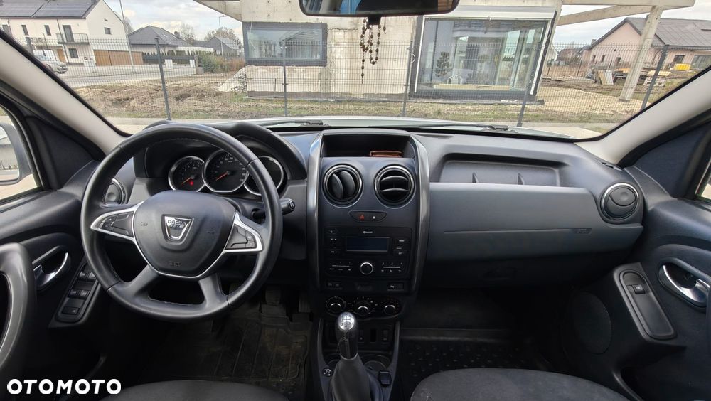 Dacia Duster 1.6 SCe Laureate S&S - 8