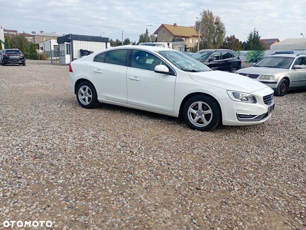 Volvo S60 D3 Drive-E Dynamic Edition (Momentum) - 2