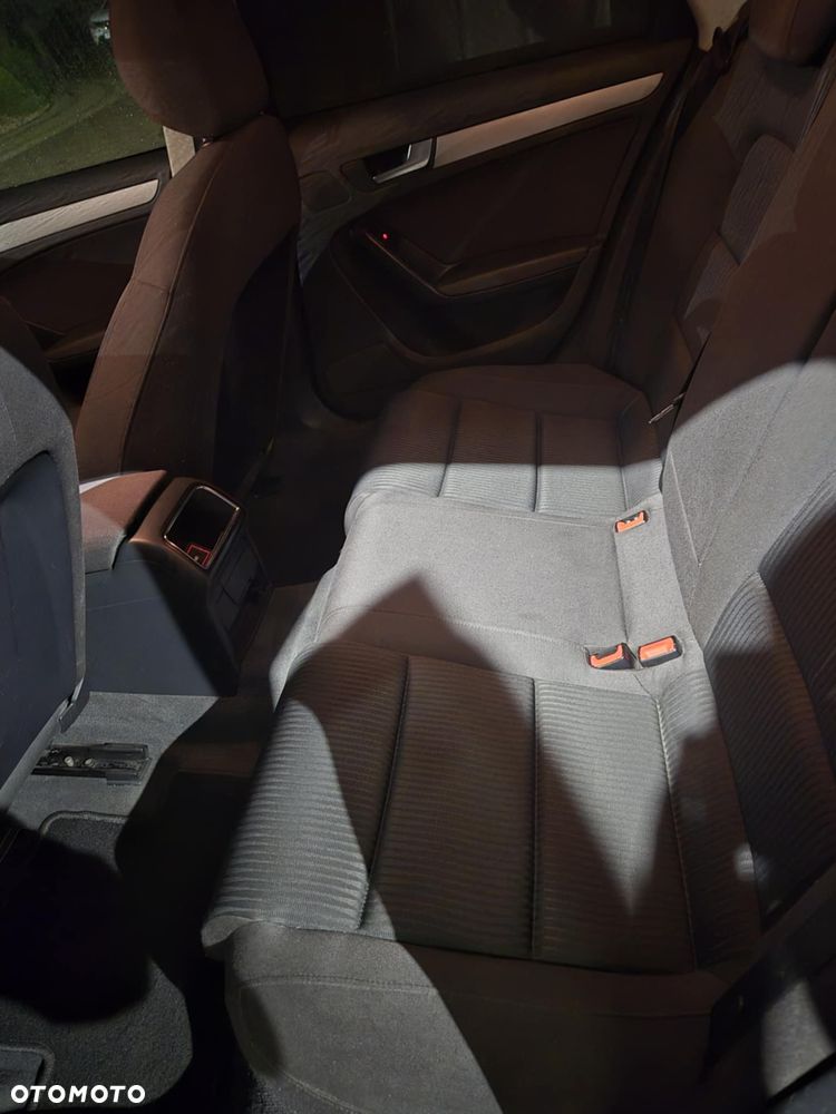 Audi A4 Limousine - 4