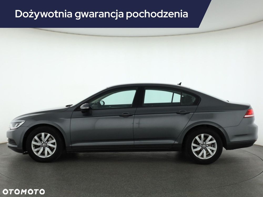 Volkswagen Passat - 4