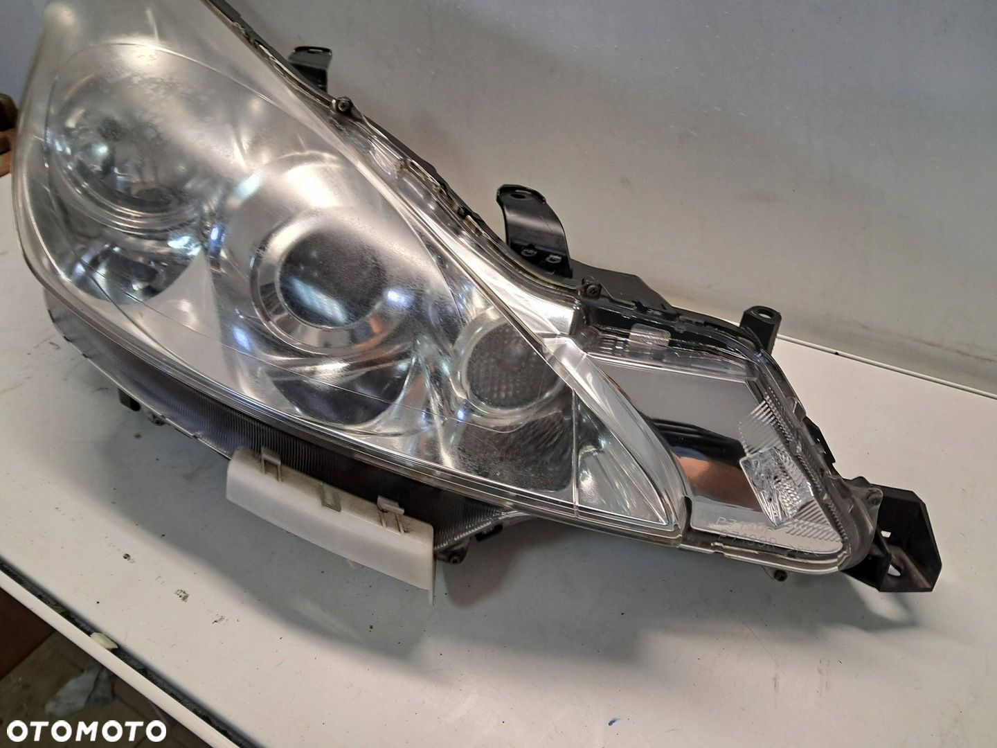 Peugeot 4007 PRAWA Lampa przednia - anglik - 3